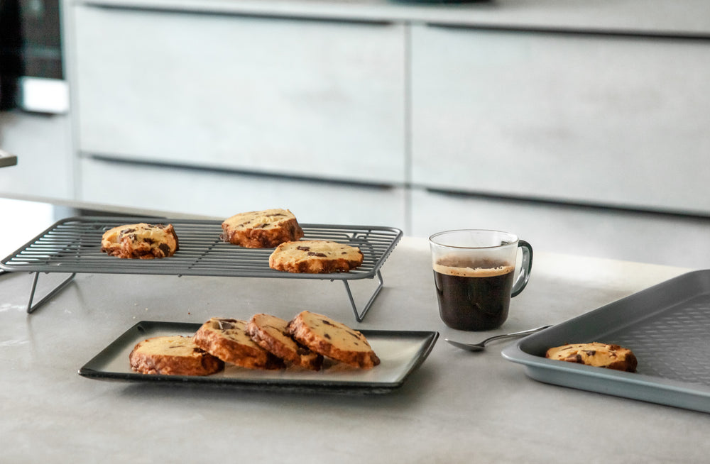 MasterClass Smart Ceramic Non-Stick Roasting / Cooling Rack with Folding Legs, Carbon Steel - Grey