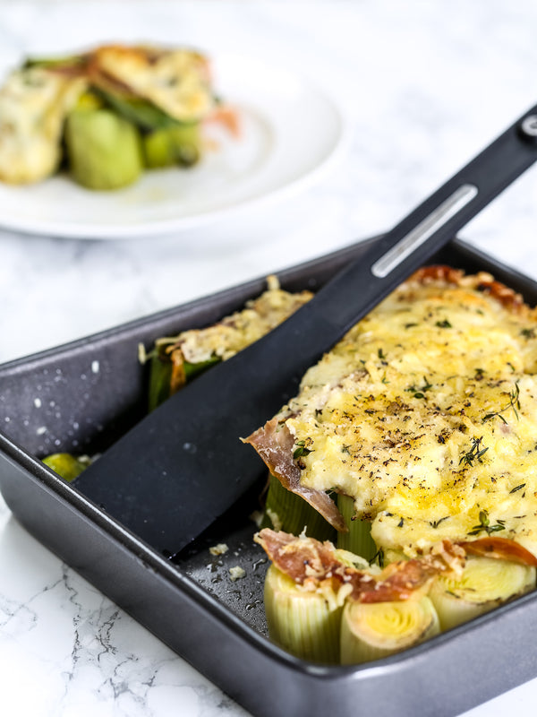 MasterClass Non-Stick Square Baking Tin, 23cm image 2