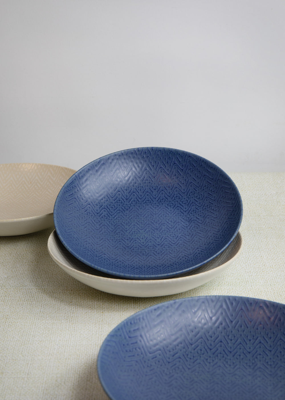KitchenCraft Set of 4 Pasta Bowls in Gift Box, Lead-Free Glazed Stoneware - Embossed Blue / Cream