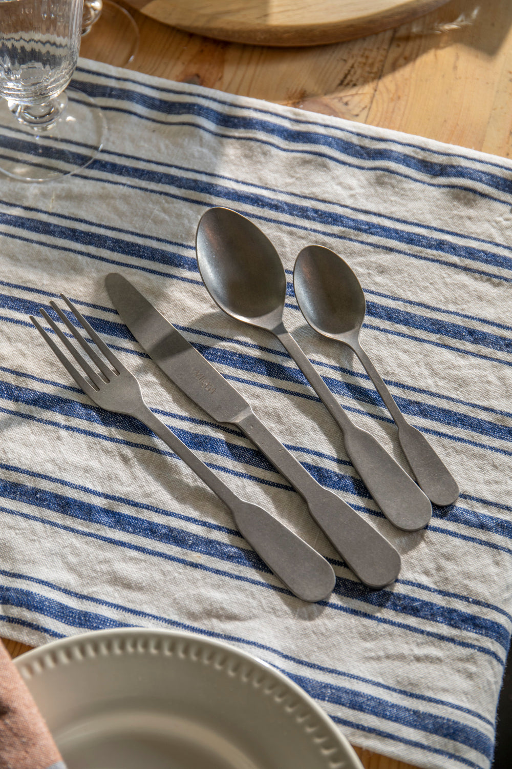 Mikasa Soho Antique Stainless Steel Cutlery Set, 16 Piece