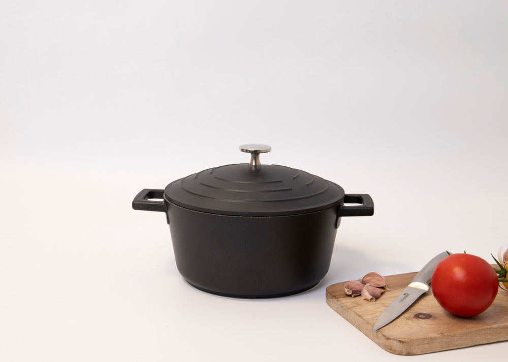 MasterClass Cast Aluminium Casserole Dish, 2.5L, Black