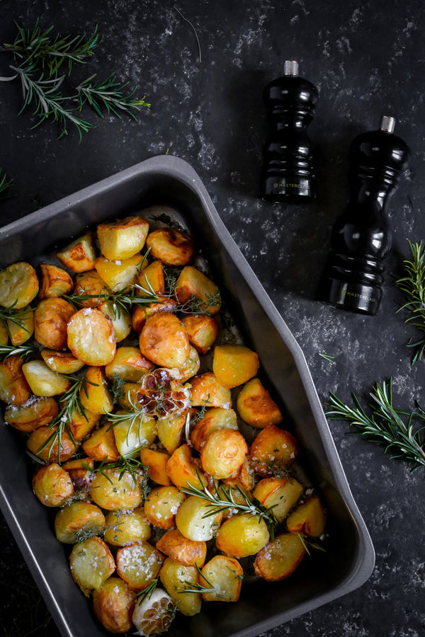 MasterClass Smart Space Seven-Piece Stacking Non-Stick Baking & Roasting Set image 15