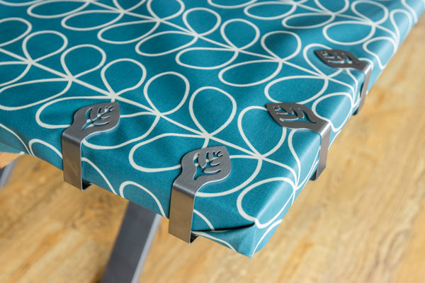 KitchenCraft Set of 4 Leaf Shaped Stainless Steel Table Cloth Clips image 5