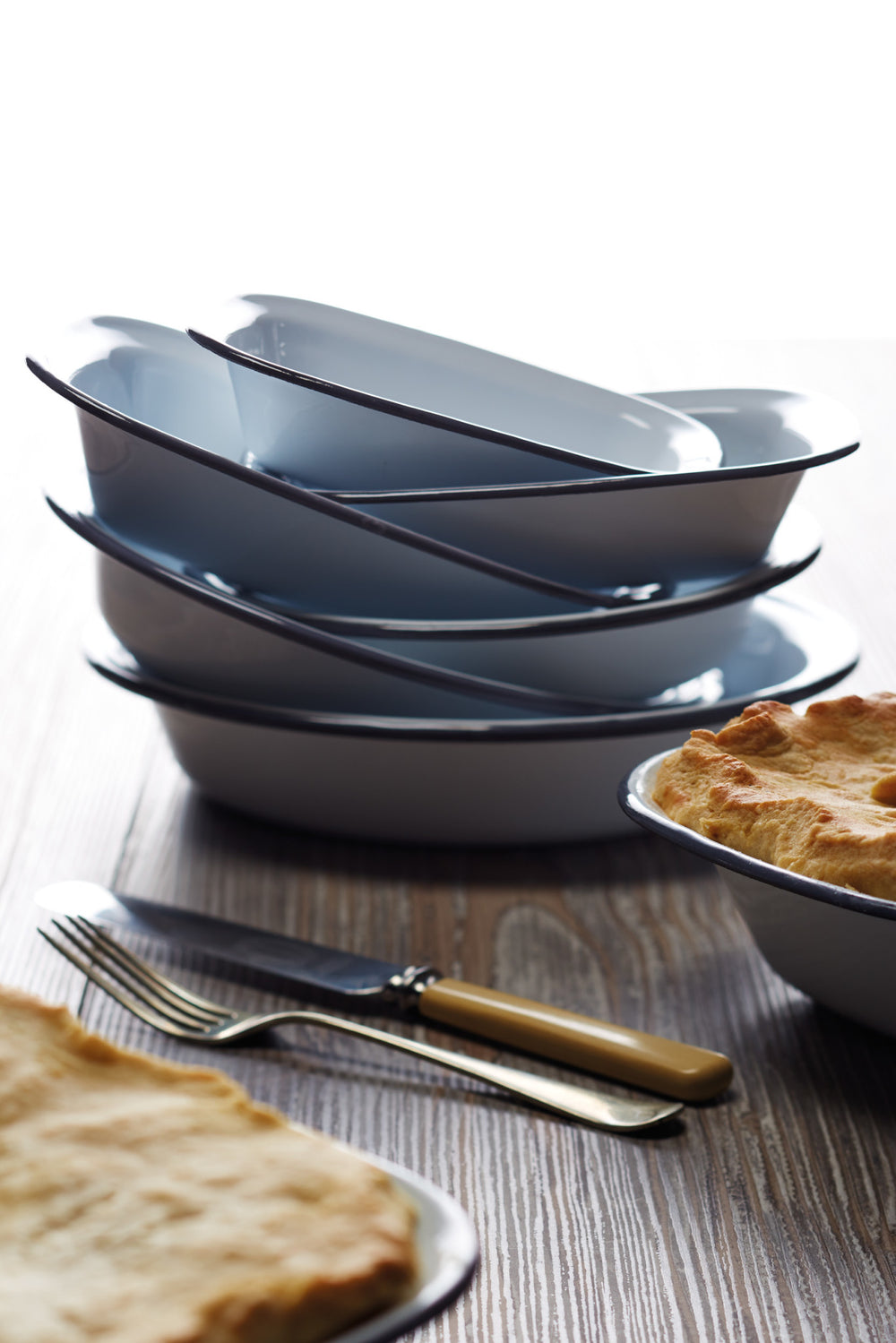 Living Nostalgia Enamel Oblong Pie Dish, 22cm