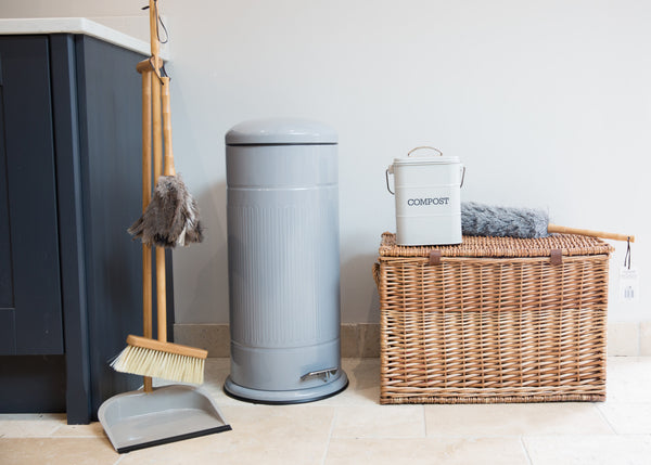 Living Nostalgia Long Handled Brush and Pan Set image 4