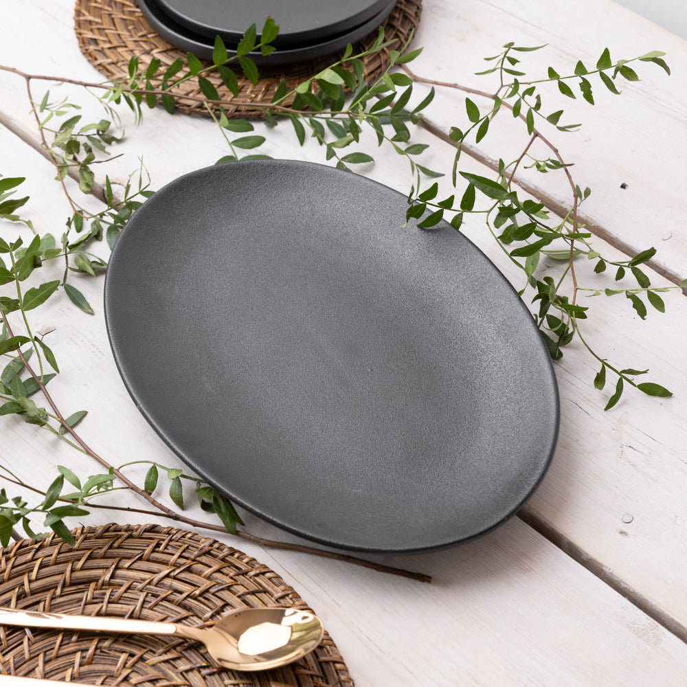 Maxwell & Williams Caviar 35cm Oval Plate