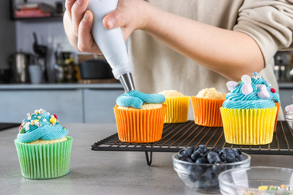 Sweetly Does It Icing Tin Set image 2