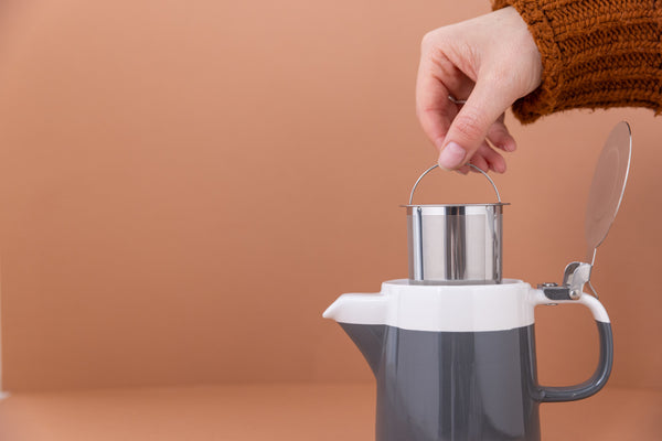 La Cafetière Barcelona Teapot with Infuser - 2 Cup, Cool Grey, Gift Boxed image 3