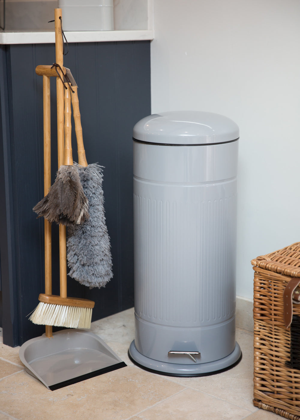 Living Nostalgia Genuine Natural Ostrich Feather Duster