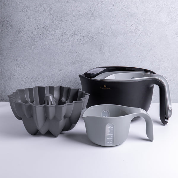 MasterClass 5pc Baking Set with Cast Aluminium Peak Decorative Cake Pan and 4pc Stacking Bowl Set image 2