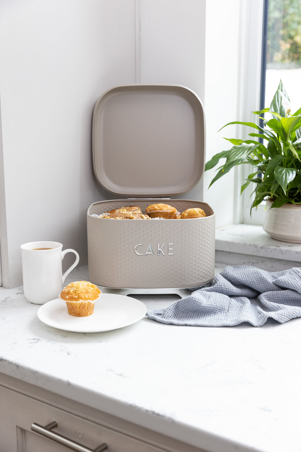 KitchenCraft Lovello Textured Latte Cream Cake Storage Tin