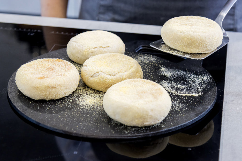 KitchenCraft Cast Iron 27cm Black Steel Baking Stone