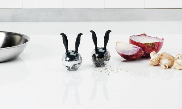 Chef'n Mini Magnetic PepperBall Salt and Pepper Grinder image 11