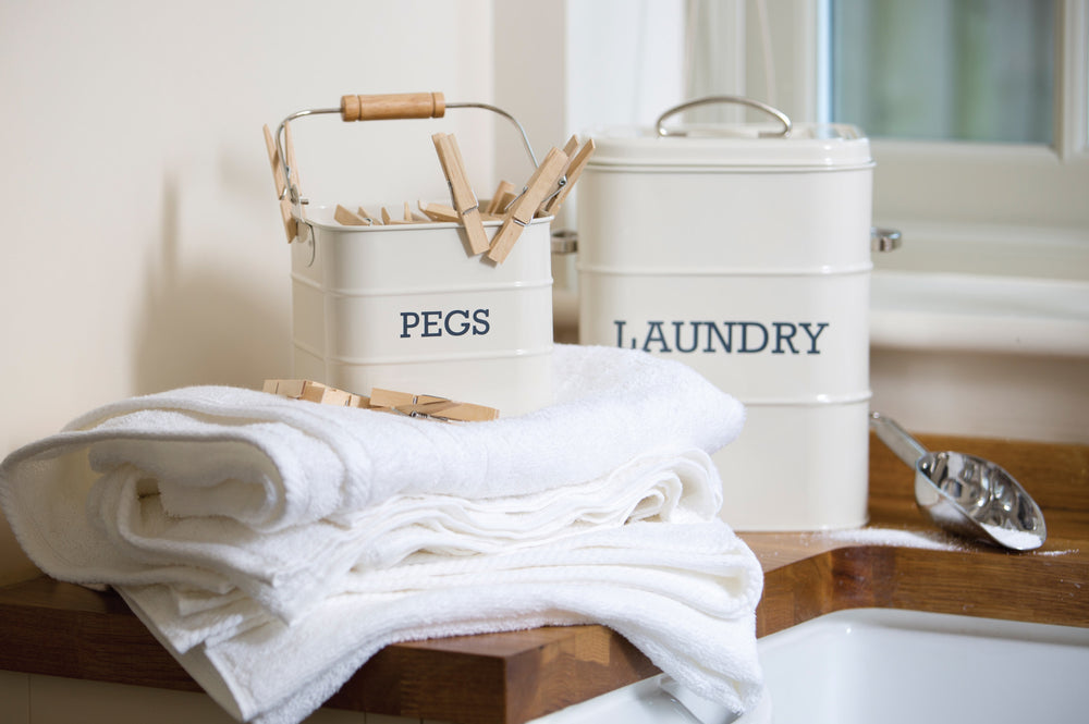 Living Nostalgia Antique Cream Laundry Tin