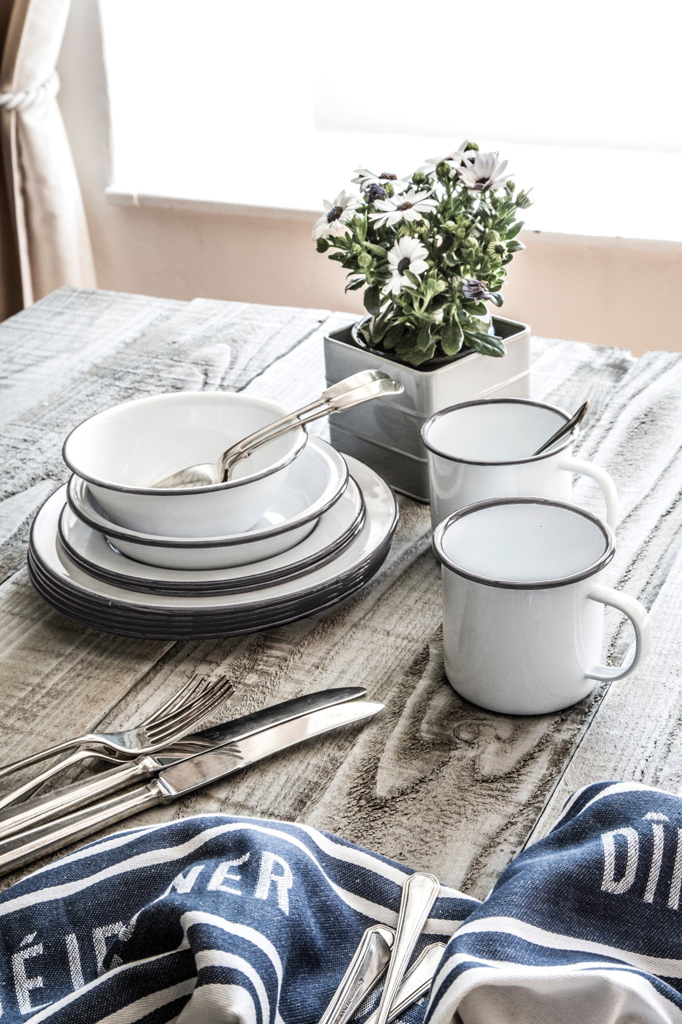 Living Nostalgia Enamel Round Pie Dish, 22cm CookServeEnjoy