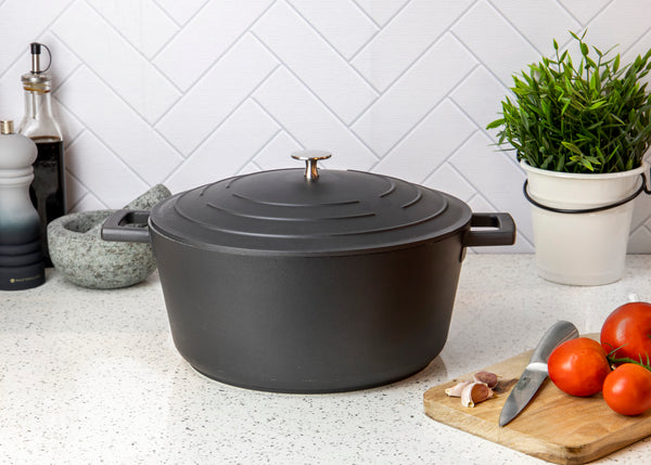 MasterClass Cast Aluminium 5 Litre Casserole Dish image 2