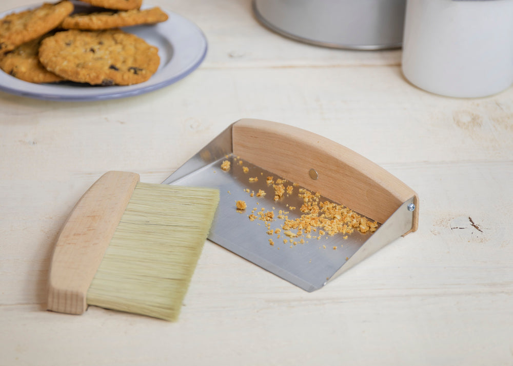 Living Nostalgia Tabletop Dustpan & Brush
