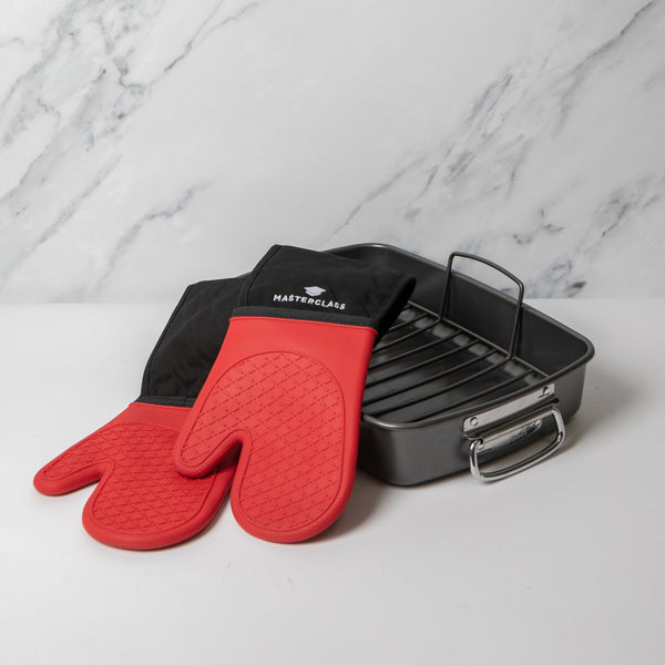 2pc Roasting Set with Non-Stick Large Roasting Tin & Rack and Stain-Resistant Silicone Double Oven Gloves image 2