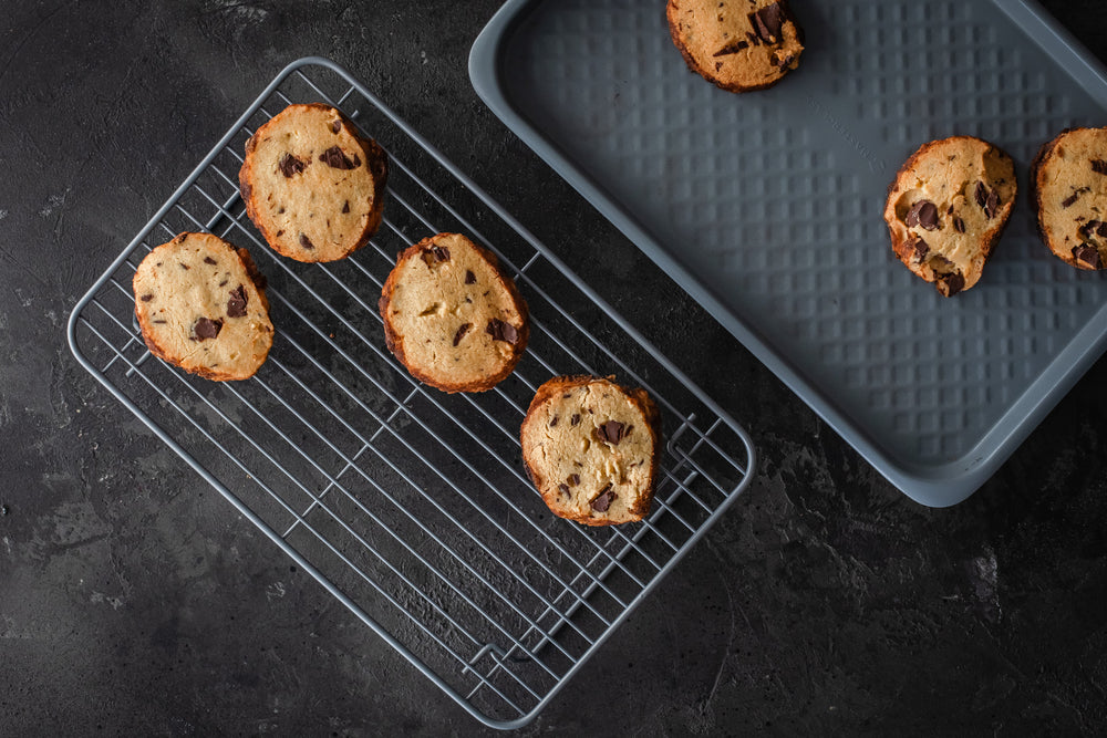 MasterClass Smart Ceramic Non-Stick Roasting / Cooling Rack with Folding Legs, Carbon Steel - Grey