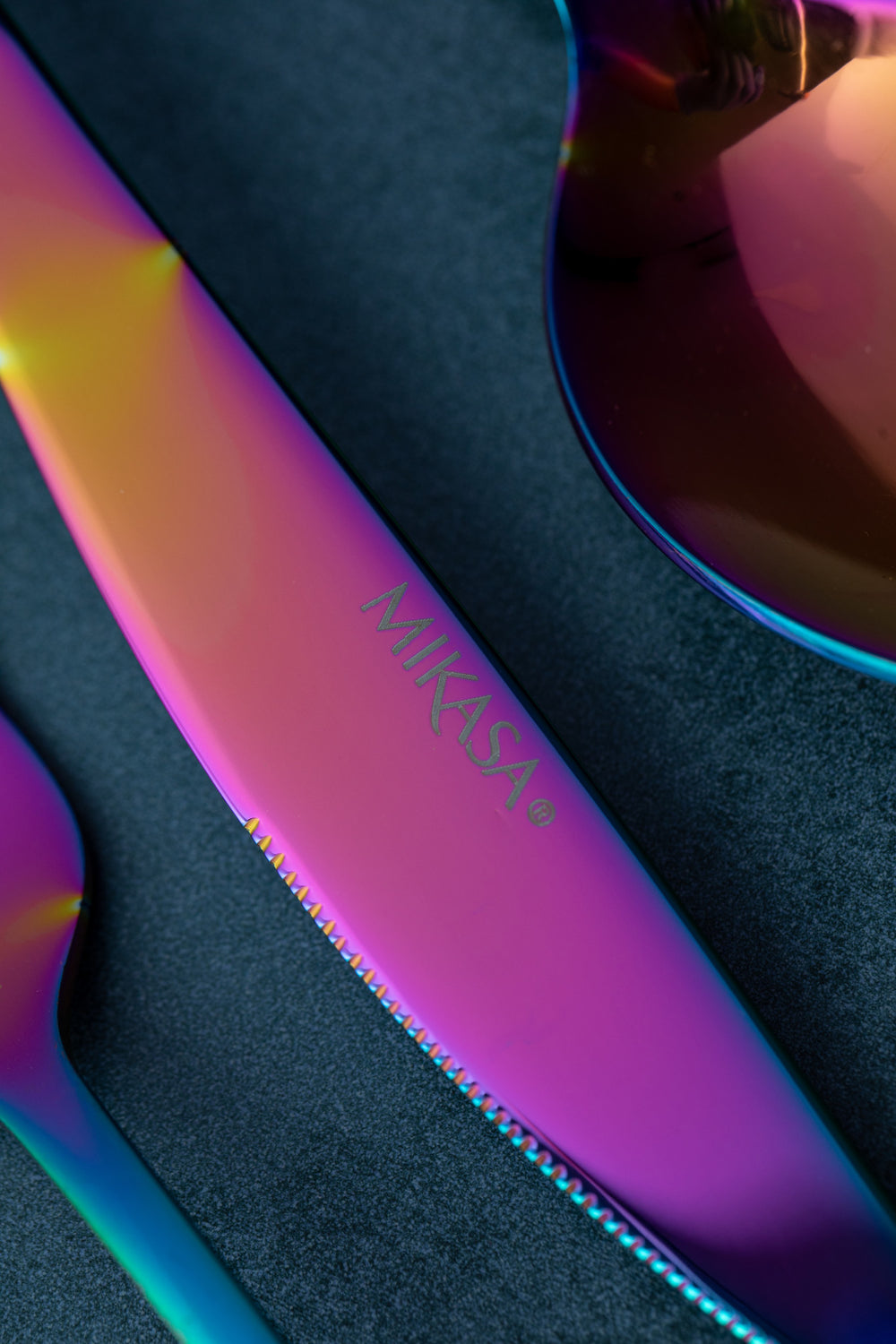 Mikasa Iridescent Cutlery Set in Gift Box, Stainless Steel, 16 Pieces (Service for 4)