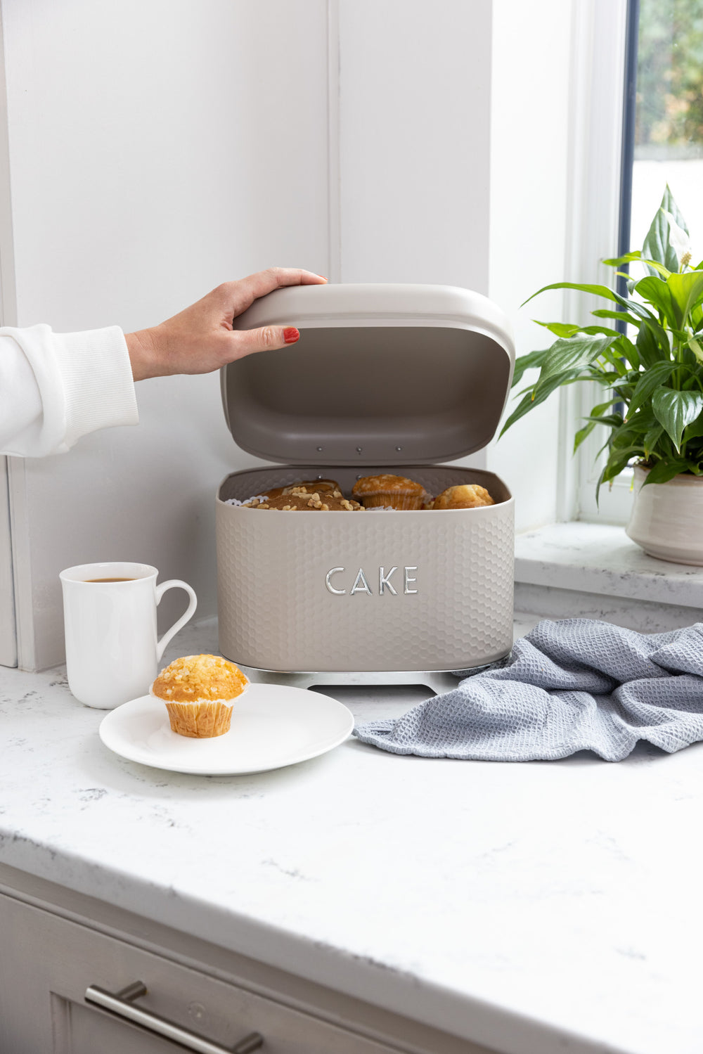 KitchenCraft Lovello Textured Latte Cream Cake Storage Tin