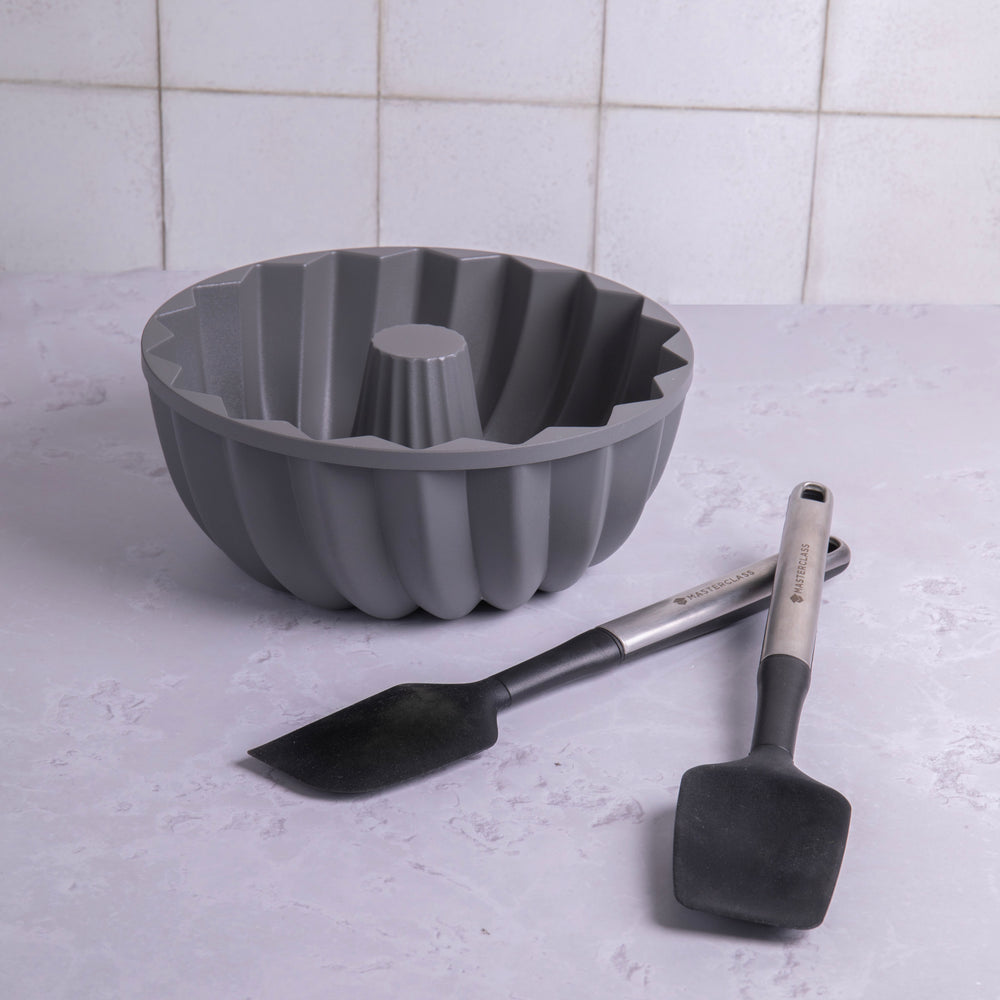 MasterClass 3pc Bakeware Set with Cast Aluminium Swirl Decorative Cake Pan and 2x Soft Grip Spatulas