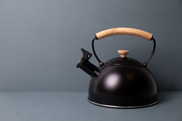 La Cafetière Black Whistling Kettle with Wooden Handle, 1.6L image 2