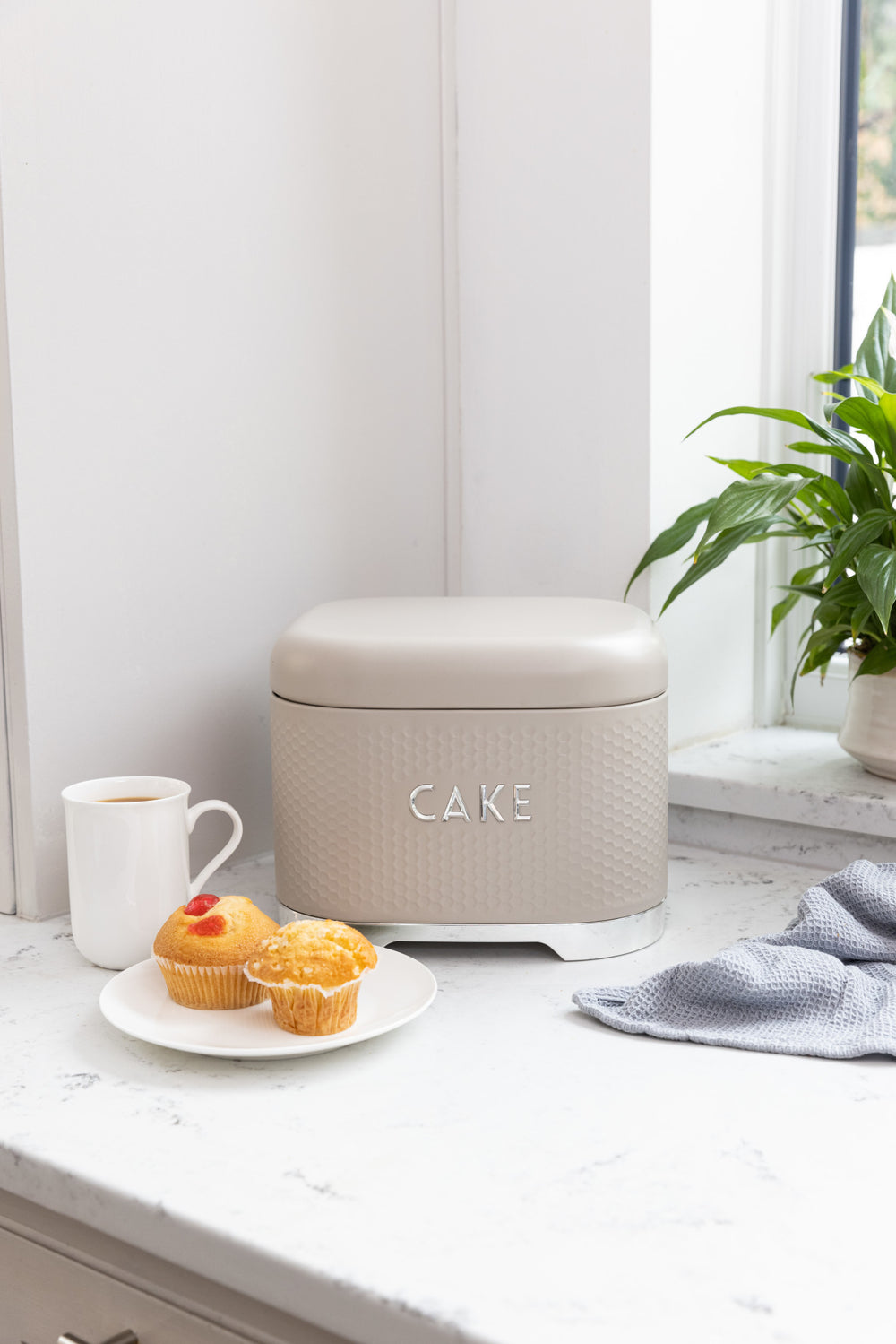 KitchenCraft Lovello Textured Latte Cream Cake Storage Tin