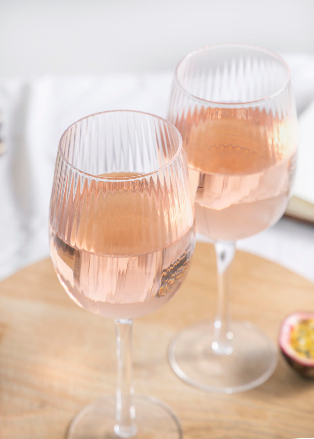 BarCraft Set of 2 Large Ribbed Wine Glasses in Gift Box