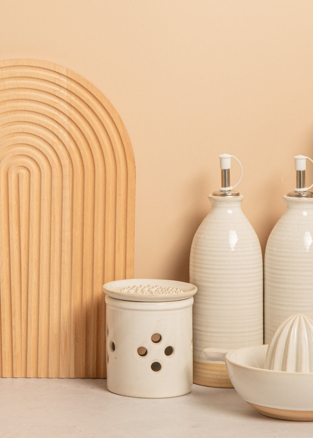 KitchenCraft Idilica Stoneware Garlic Storage with Grater Lid, Cream