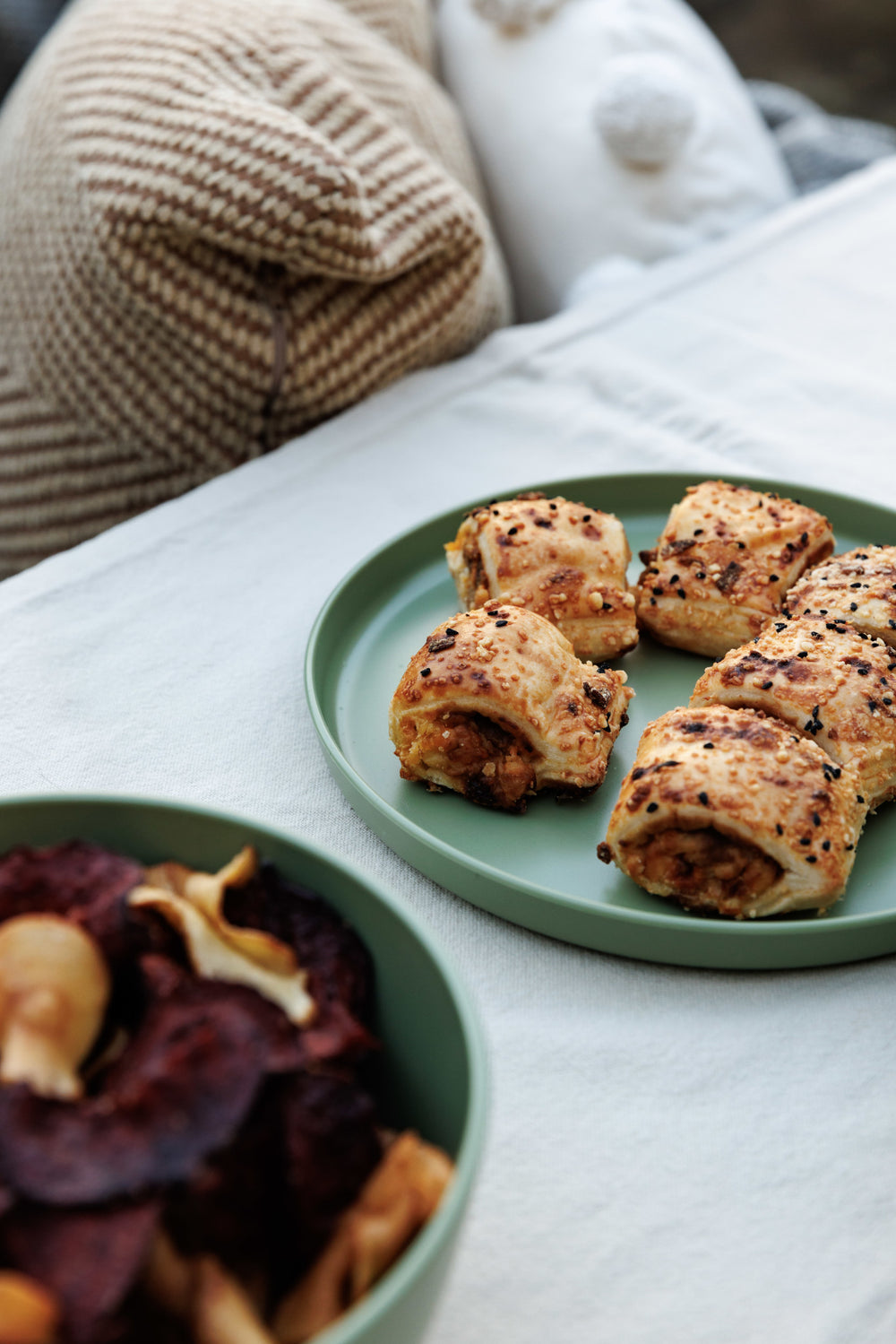 Mikasa Summer Set of 4 Recycled Plastic 20cm Lipped Side Plates