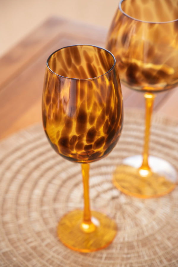 BarCraft Set of 2 Tortoiseshell Patterned Wine Glasses in Gift Box image 2