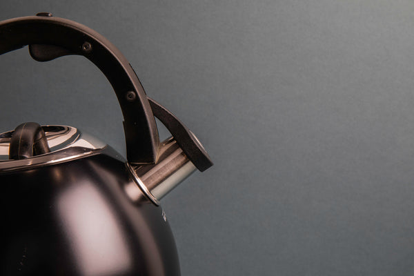 La Cafetière 2L Black Whistling Kettle - Steel, Gift Boxed image 2