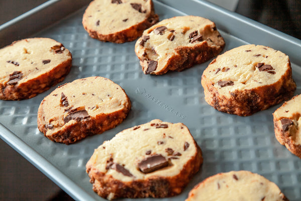 MasterClass Smart Ceramic Baking Tray with Robust Non-Stick Coating, Carbon Steel, Grey, 40 x 27cm image 2