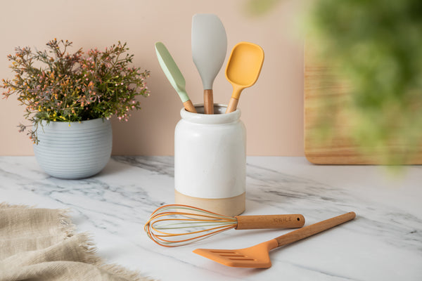 Idilica 2pc Silicone Kitchen Tools and Cream Holder Set image 2