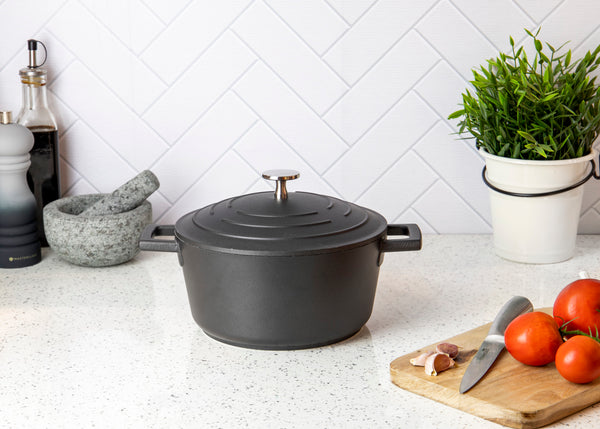 MasterClass Cast Aluminium Casserole Dish, 2.5L, Black image 5