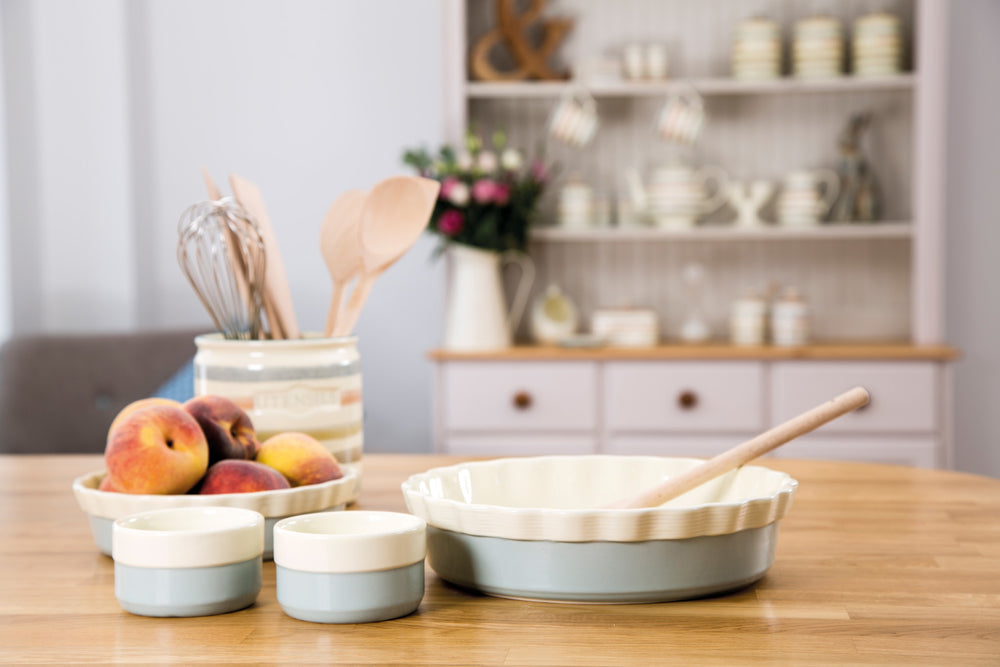 Classic Collection Medium Round Fluted Pie Dish