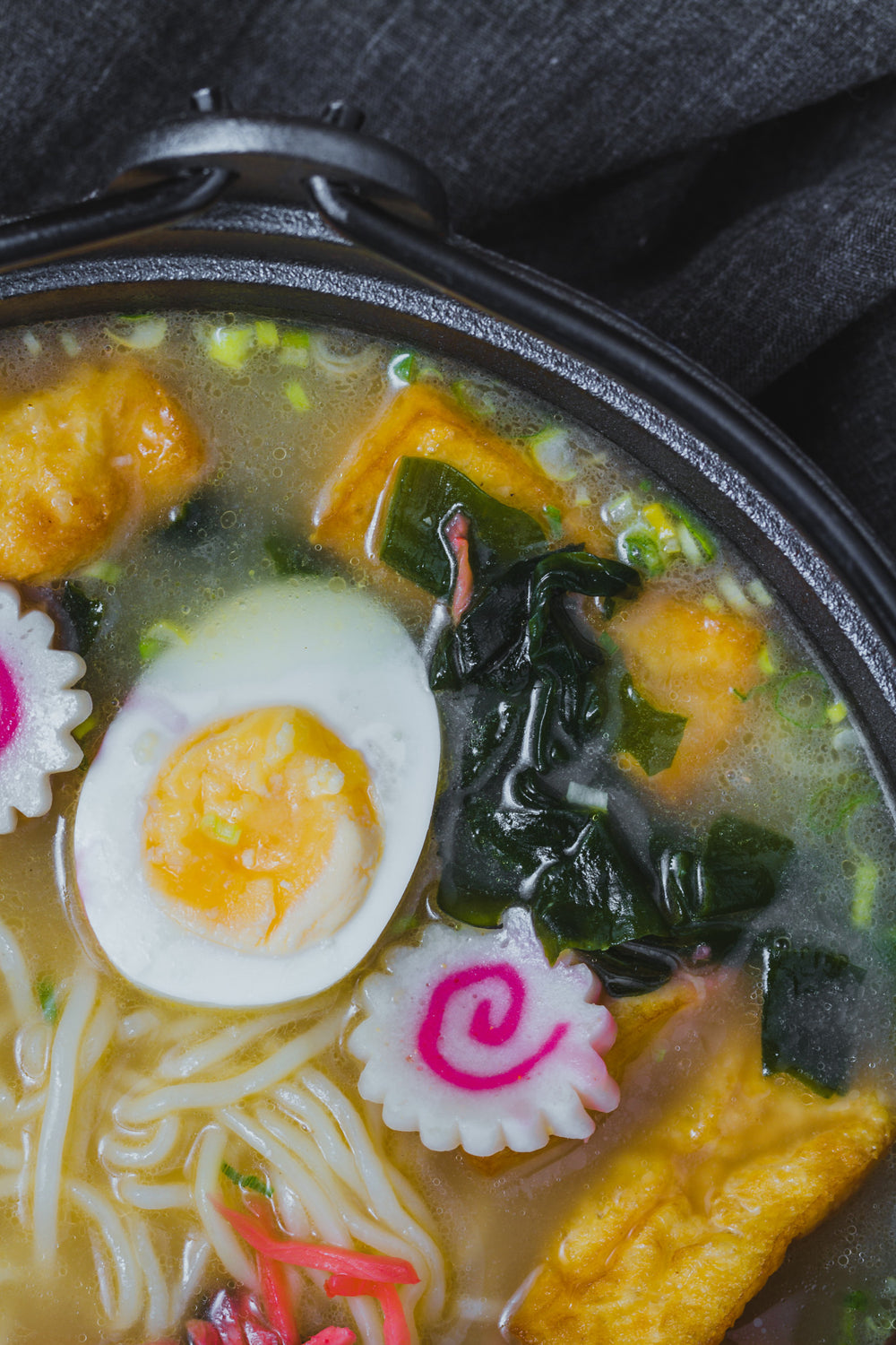 KitchenCraft World of Flavours Cast Iron Cooking Pot