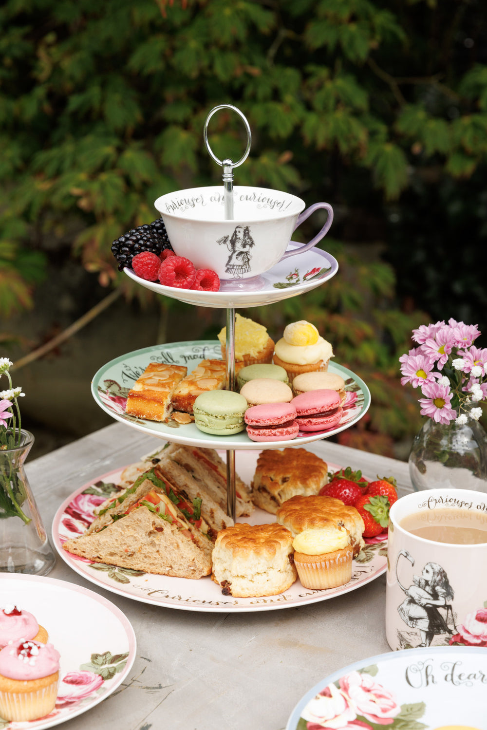 Mikasa and the V&A Alice In Wonderland Bone China 3-Tier Cake Stand