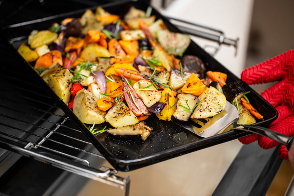 MasterClass Vitreous Enamel Baking Tray, 39cm x 27cm image 5
