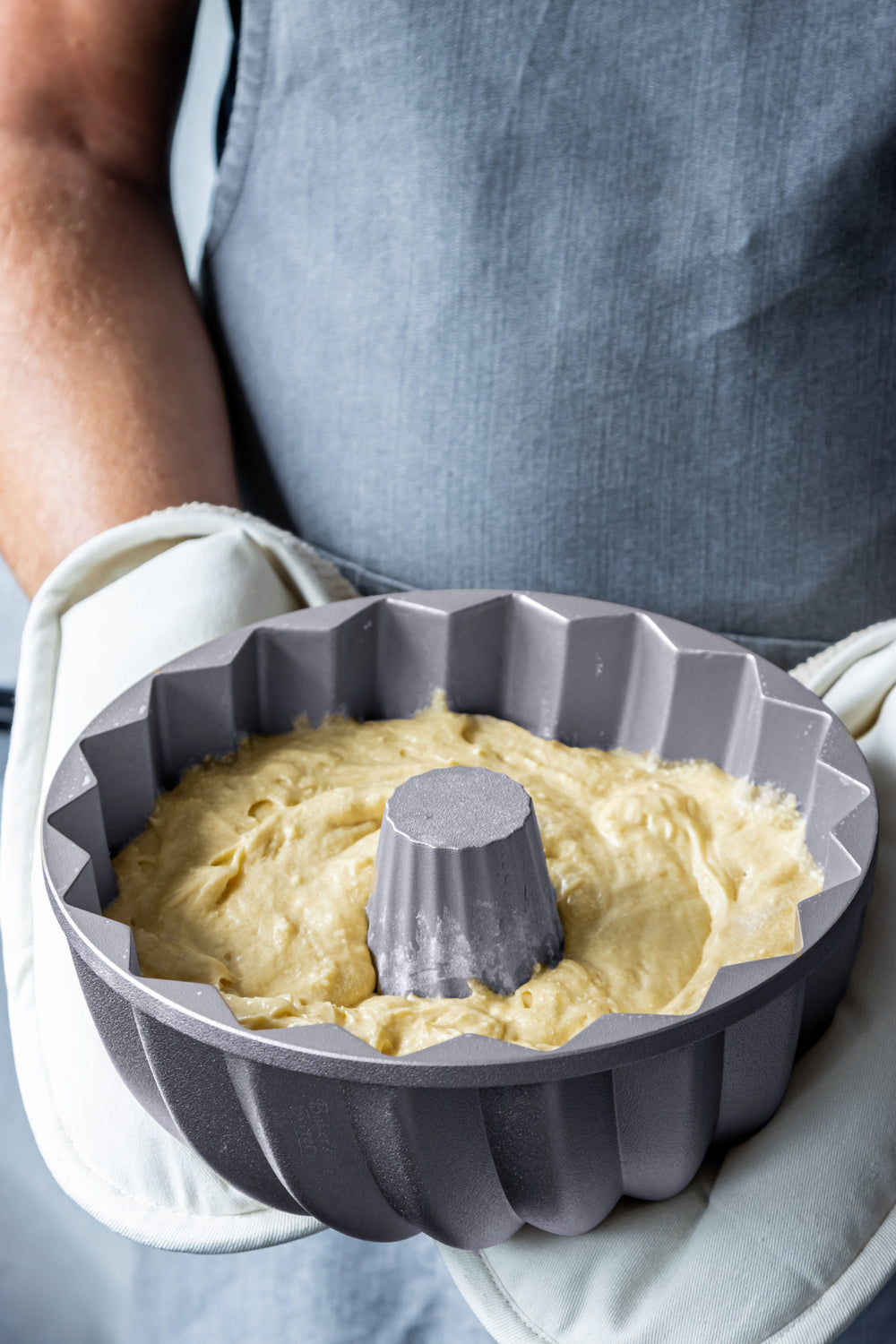 MasterClass Cast Aluminium Decorative Swirl Cake Tin, 24cm