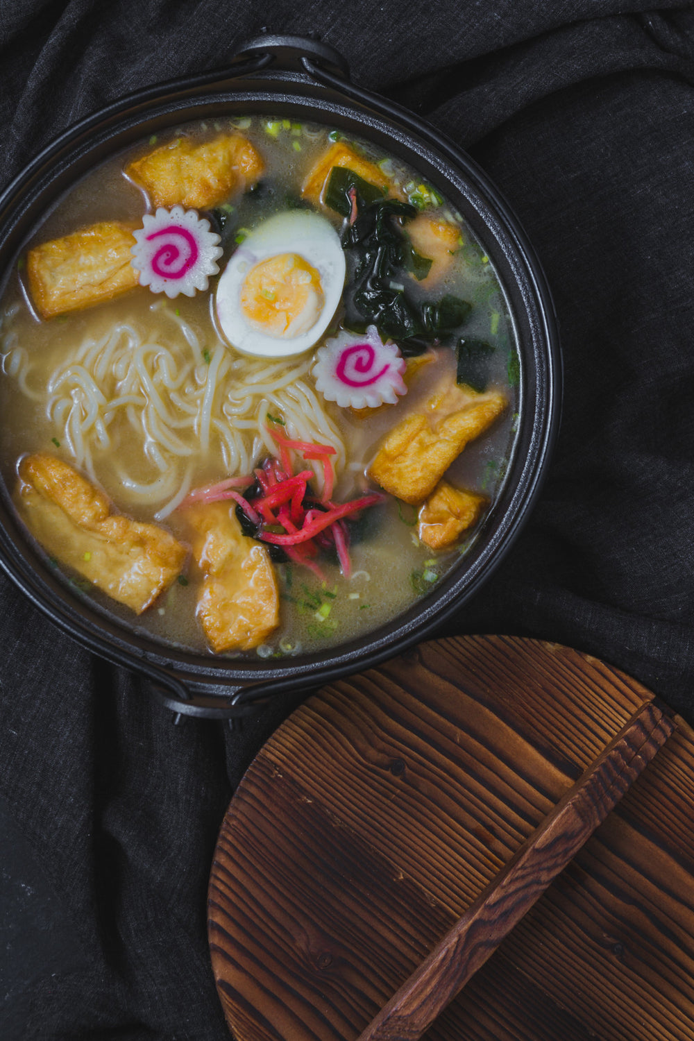 KitchenCraft World of Flavours Cast Iron Cooking Pot