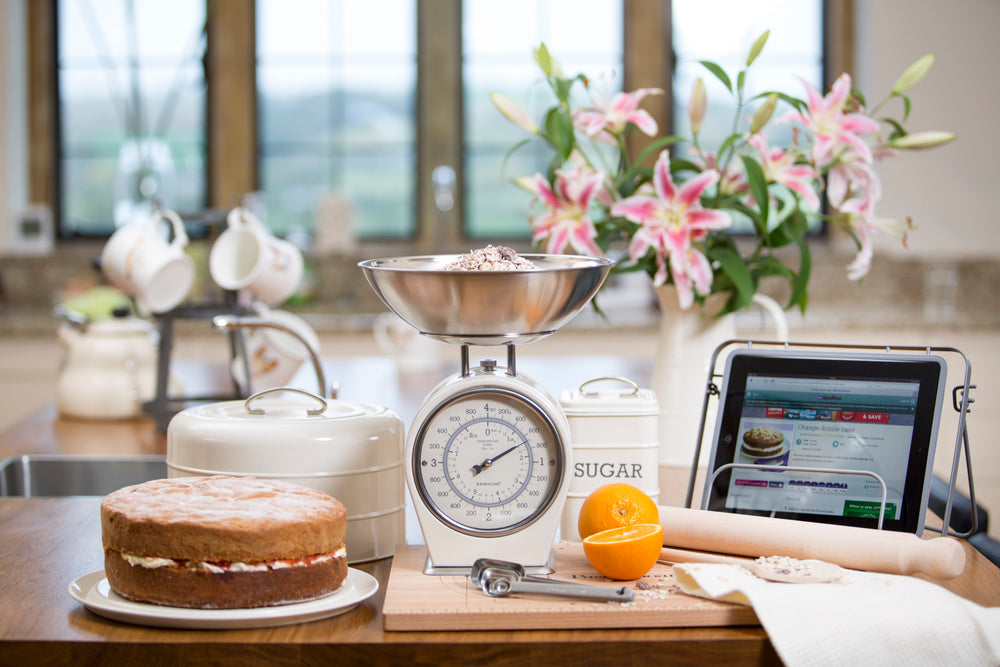 Living Nostalgia Antique Cream Mechanical Scales