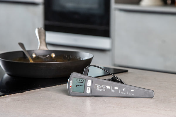 Taylor Digital Instant-Read Food Thermometer with Protective Cover, Plastic/Stainless Steel, 16 cm Taylor Digital Instant-Read Food Thermometer with Protective Cover, Plastic/Stainless Steel, 16 cm