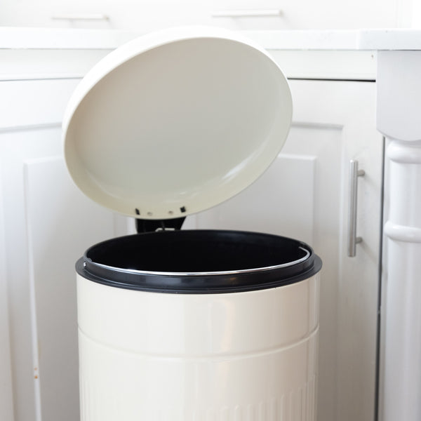 Living Nostalgia Antique Cream 30 Litre Pedal Bin image 5