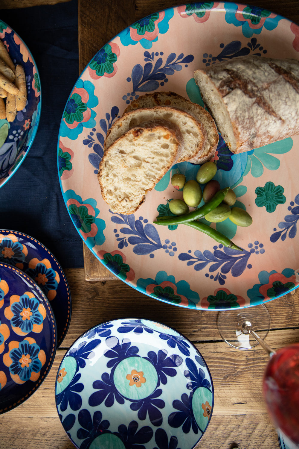 Maxwell & Williams Majolica 36.5cm Round Peach Platter