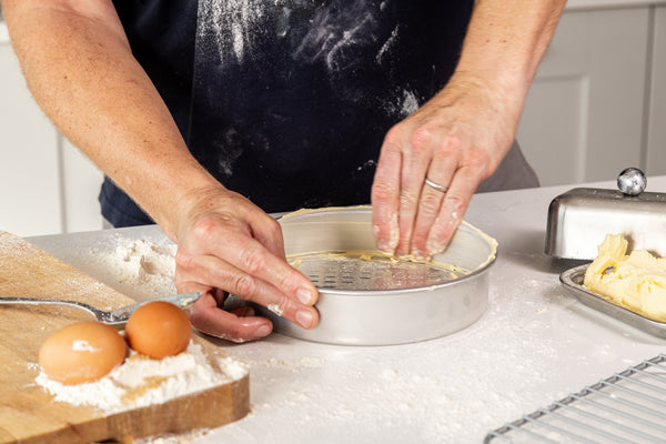 MasterClass Recycled Aluminium Loose Base Sandwich Pan, 20cm image 5
