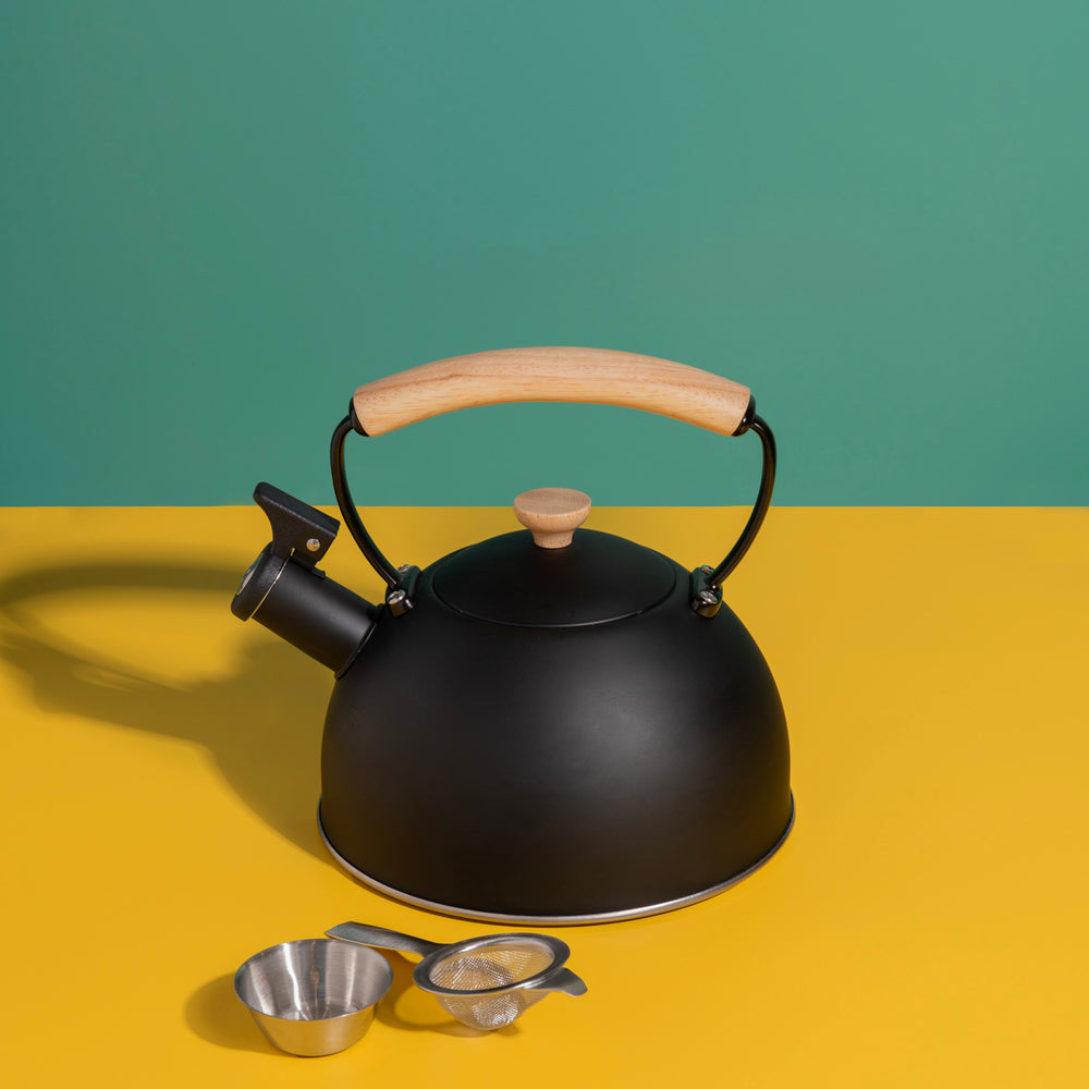 La Cafetière Tea-Making Set with Black Stainless Steel Whistling Kettle, 1.6L, Tea Strainer and Drip Bowl