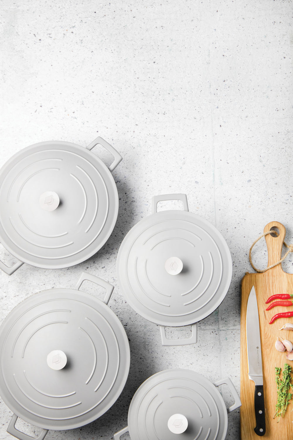 MasterClass Lightweight 2.5 Litre Casserole Dish with Lid - Ombre Grey