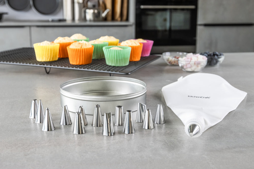 Sweetly Does It Icing Tin Set